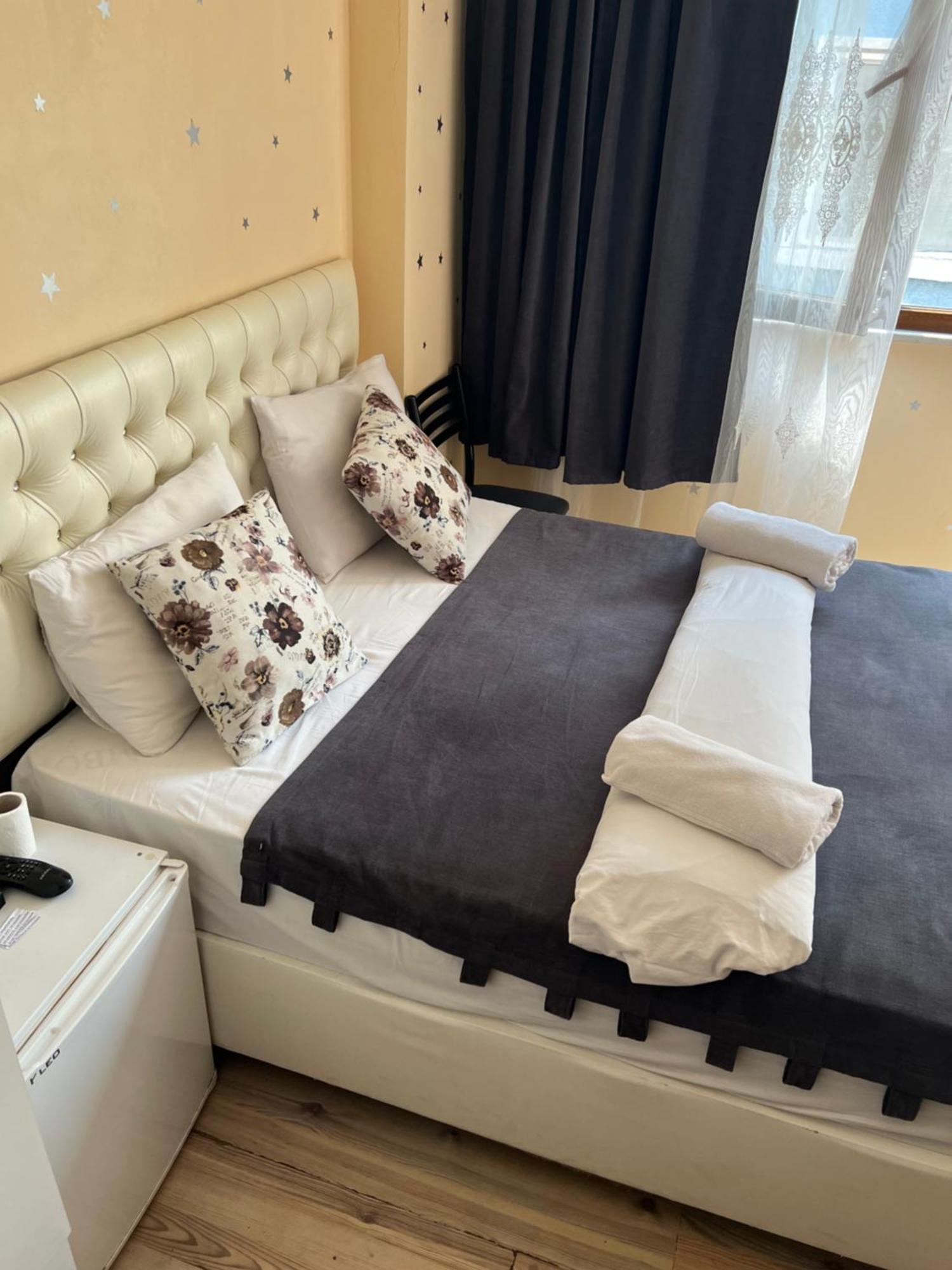 Diyar Budget Hotel Istanboel Buitenkant foto